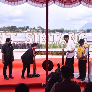 Puan Maharani Resmikan Waterfront Sintang.