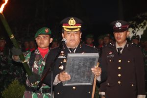 Kapolres Sintang Pimpin Apel Kehormatan dan Renungan Suci di TMP Syuhada Pertiwi