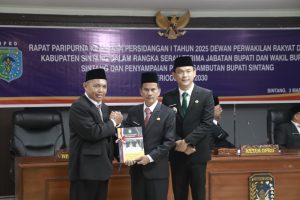 Serahkan Memori Jabatan Kepada Bupati Sintang, Ini Kata Melkianus