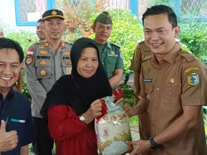 Pemkab Sintang Laksanakan Gerakan Pangan Murah Selama 3 Hari Untuk Bantu Masyarakat