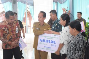Launching Perlindungan Untuk 4. 500 Pekerja Sawit Menggunakan DBH Sawit Selama 12 Bulan Oleh Bupati Sintang
