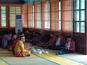 Sekda dan Sultan Sintang Dukung Pelestarian Makan Saprahan Sebagai Tradisi Sarat Makna