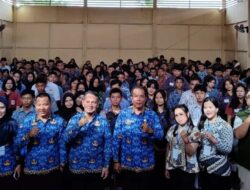 Kepala Kesbangpol Sintang Ajak Siswa SMAN 2 Tumbuhkan Wawasan Kebangsaan dan Cinta Tanah Air