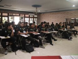 Disporapar Sintang Gelar Pelatihan Untuk Wasit Sepak Bola.